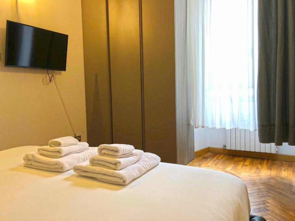 Castel Morrone Apartment Milano Exteriör bild